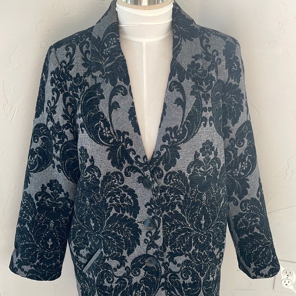 Soft‎ Surroundings Black and Grey Tapestry Coat size Large Long Line